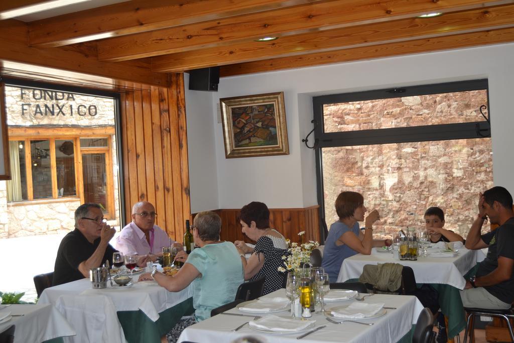 Hostal La Muntanya Castellar De N'Hug Ngoại thất bức ảnh